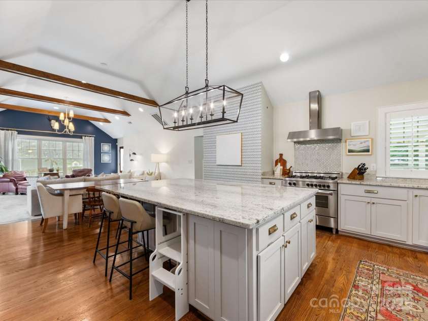 2112 Chatham Avenue, Charlotte, NC 28205.  MLS# CAR4264163, YatesRealty ID 17672. 