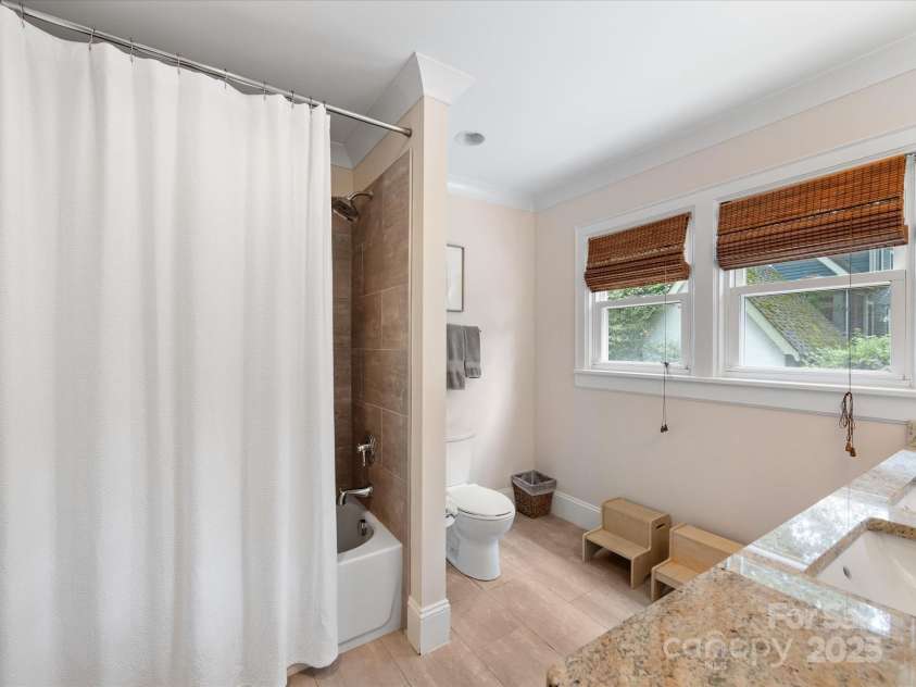 2112 Chatham Avenue, Charlotte, NC 28205.  MLS# CAR4264163, YatesRealty ID 17672. 