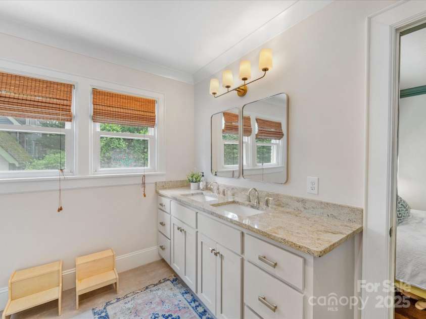 2112 Chatham Avenue, Charlotte, NC 28205.  MLS# CAR4264163, YatesRealty ID 17672. 