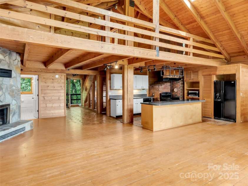 429 Biodome Drive, Waynesville, NC 28785.  MLS# CAR4285117, YatesRealty ID 17673. 