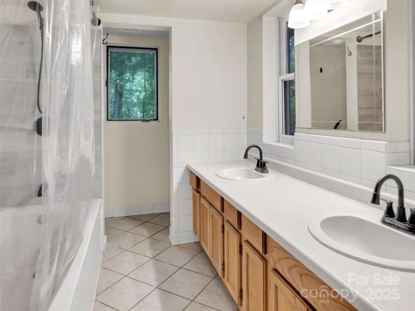 429 Biodome Drive, Waynesville, NC 28785.  MLS# CAR4285117, YatesRealty ID 17673. 