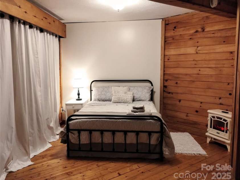429 Biodome Drive, Waynesville, NC 28785.  MLS# CAR4285117, YatesRealty ID 17673. 
