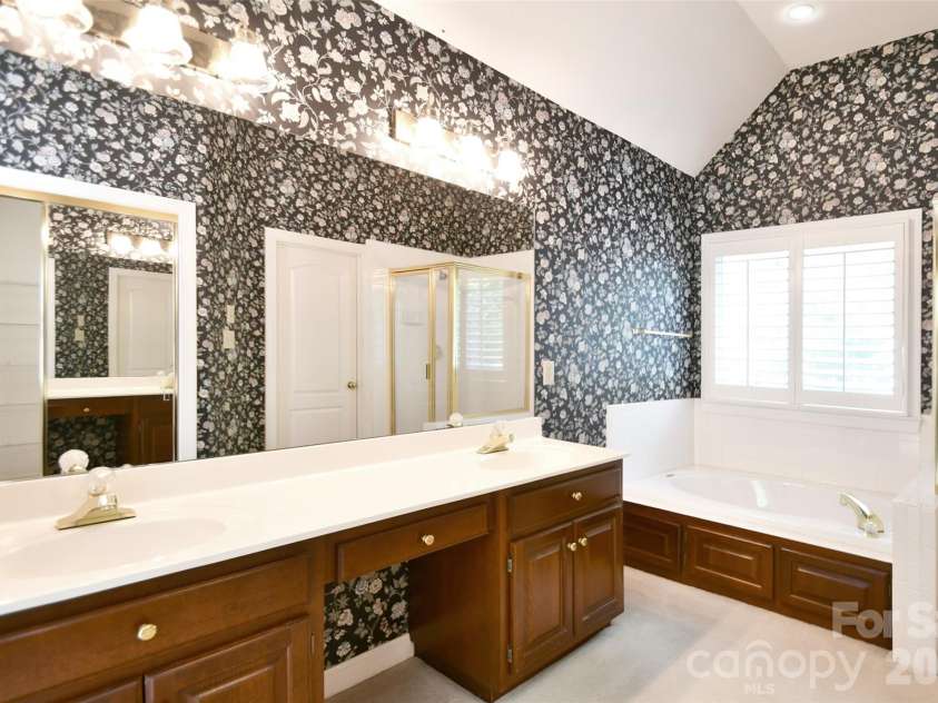 7201 Leharne Drive, Charlotte, NC 28270.  MLS# CAR4366513, YatesRealty ID 17673. 