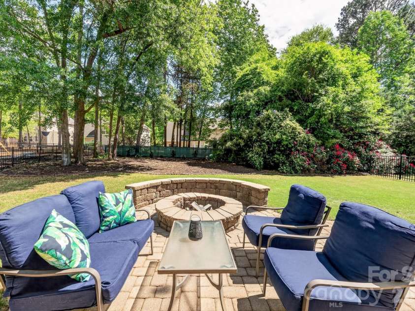 1066 Mclaren Drive, Belmont, NC 28012.  MLS# CAR4372541, YatesRealty ID 17674. 