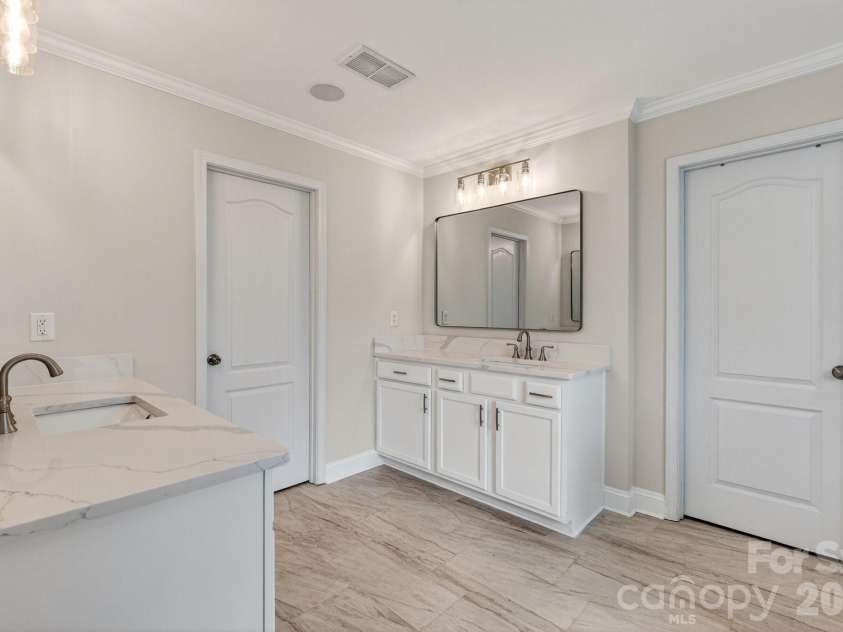 1066 Mclaren Drive, Belmont, NC 28012.  MLS# CAR4372541, YatesRealty ID 17674. 