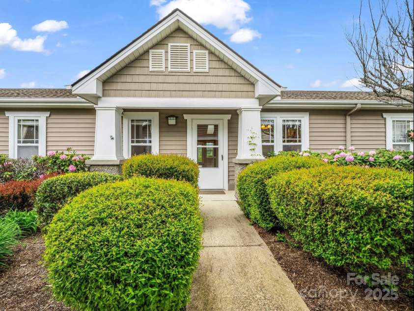 5802 Wood Duck Way, Hendersonville, NC 28792.  MLS# CAR4251219, YatesRealty ID 17674. 