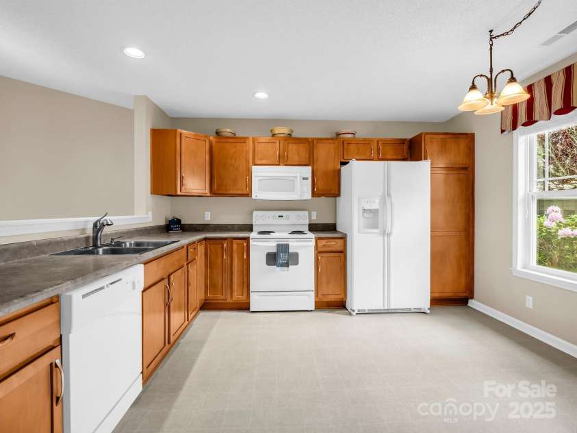 5802 Wood Duck Way, Hendersonville, NC 28792.  MLS# CAR4251219, YatesRealty ID 17674. 