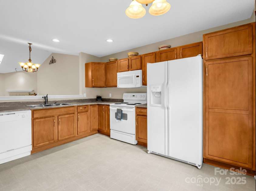 5802 Wood Duck Way, Hendersonville, NC 28792.  MLS# CAR4251219, YatesRealty ID 17674. 