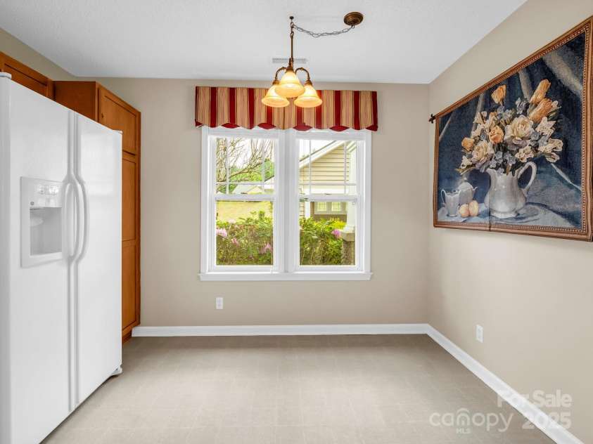 5802 Wood Duck Way, Hendersonville, NC 28792.  MLS# CAR4251219, YatesRealty ID 17674. 