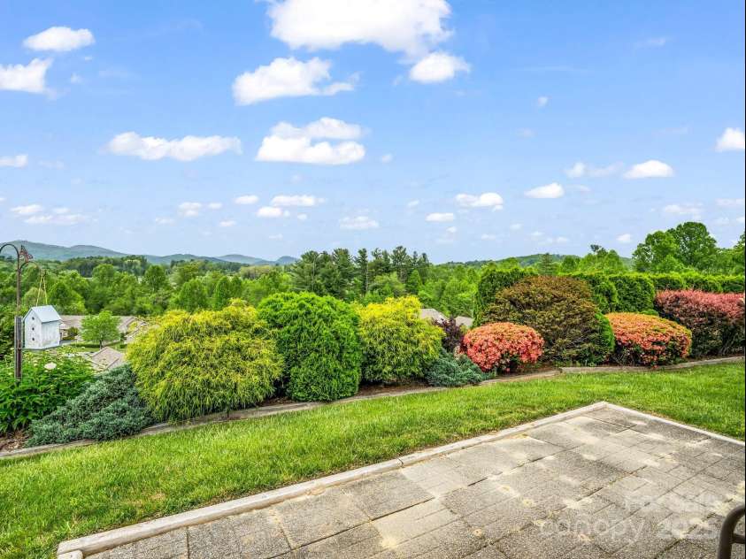 5802 Wood Duck Way, Hendersonville, NC 28792.  MLS# CAR4251219, YatesRealty ID 17674. 