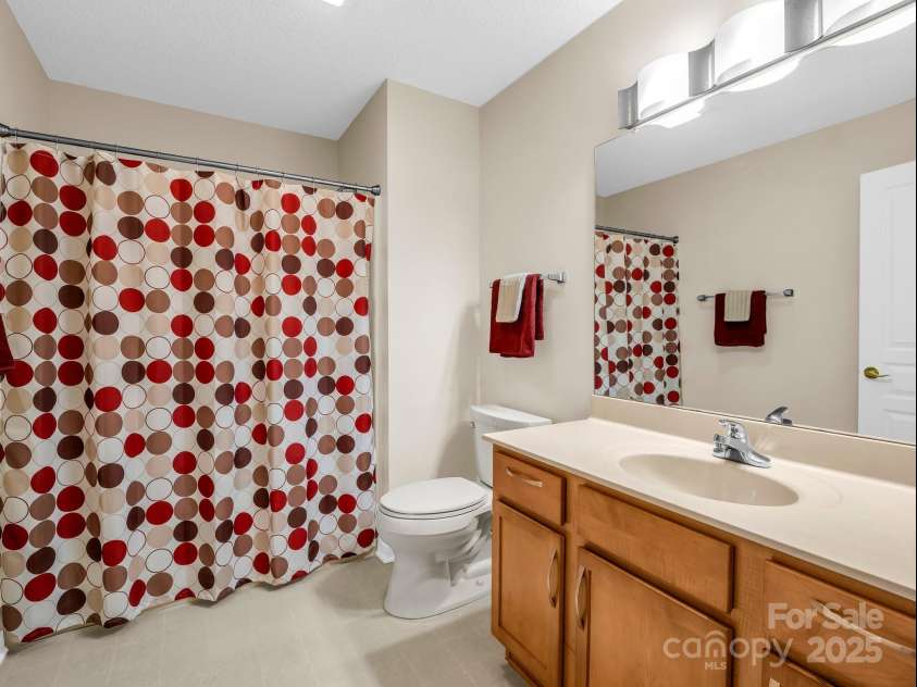 5802 Wood Duck Way, Hendersonville, NC 28792.  MLS# CAR4251219, YatesRealty ID 17674. Hall Bath