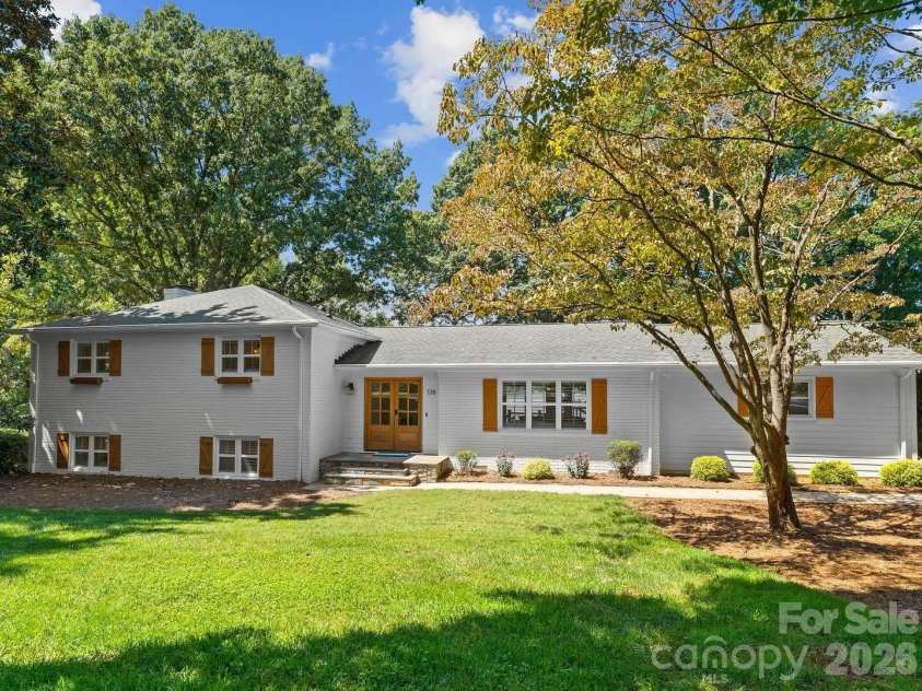 138 Lakefront Drive, Mooresville, NC 28117.  MLS# CAR4359018, YatesRealty ID 17675. 