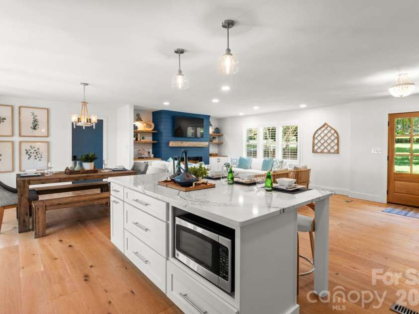 138 Lakefront Drive, Mooresville, NC 28117.  MLS# CAR4359018, YatesRealty ID 17675. 