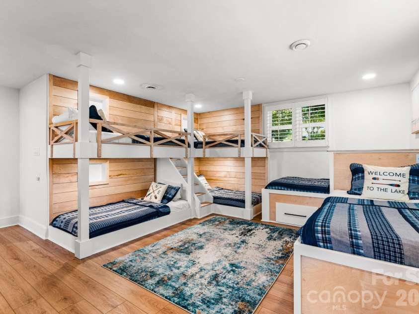138 Lakefront Drive, Mooresville, NC 28117.  MLS# CAR4359018, YatesRealty ID 17675. 