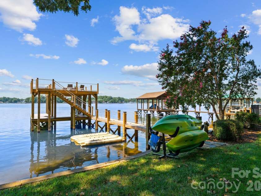 138 Lakefront Drive, Mooresville, NC 28117.  MLS# CAR4359018, YatesRealty ID 17675. 