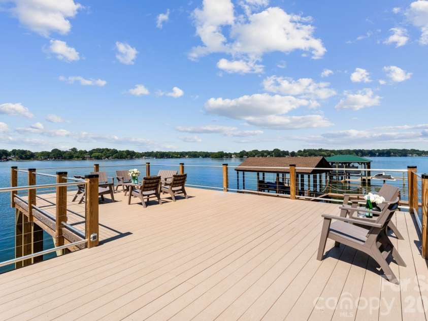 138 Lakefront Drive, Mooresville, NC 28117.  MLS# CAR4359018, YatesRealty ID 17675. 
