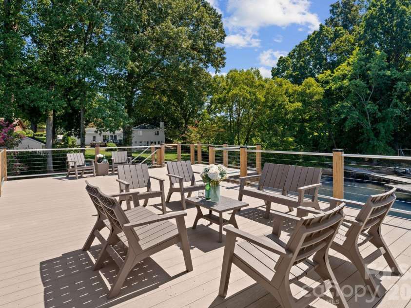 138 Lakefront Drive, Mooresville, NC 28117.  MLS# CAR4359018, YatesRealty ID 17675. 