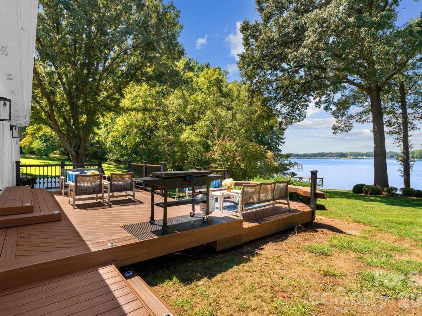 138 Lakefront Drive, Mooresville, NC 28117.  MLS# CAR4359018, YatesRealty ID 17675. 