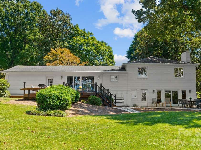 138 Lakefront Drive, Mooresville, NC 28117.  MLS# CAR4359018, YatesRealty ID 17675. 