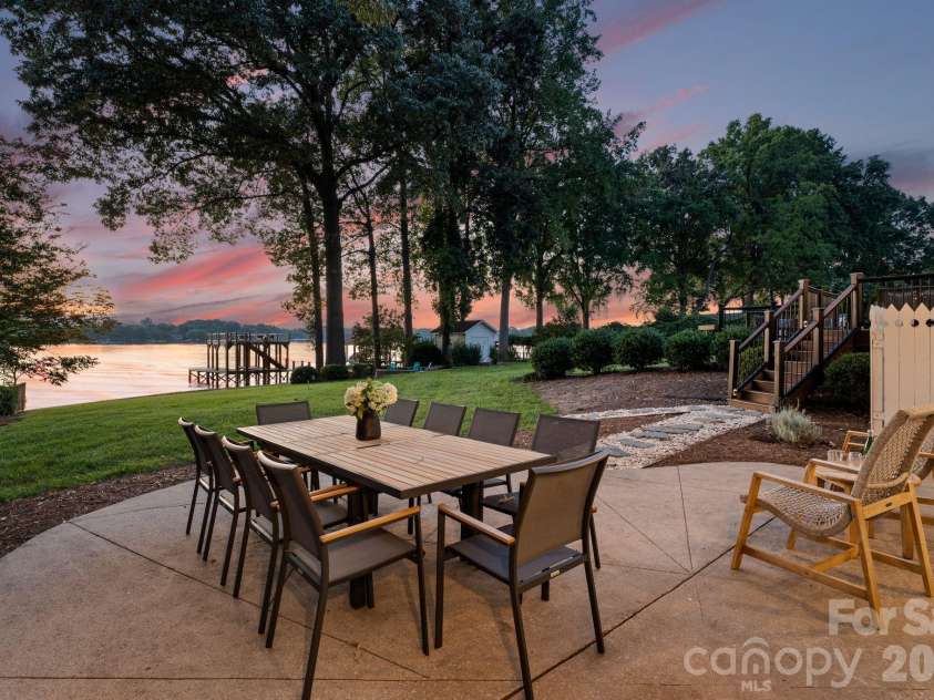 138 Lakefront Drive, Mooresville, NC 28117.  MLS# CAR4359018, YatesRealty ID 17675. 