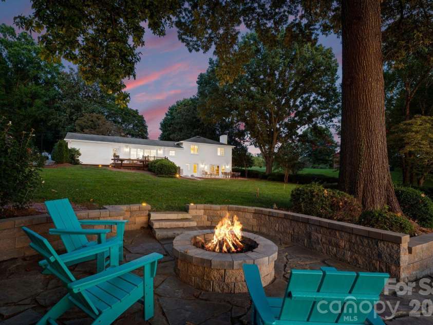 138 Lakefront Drive, Mooresville, NC 28117.  MLS# CAR4359018, YatesRealty ID 17675. 