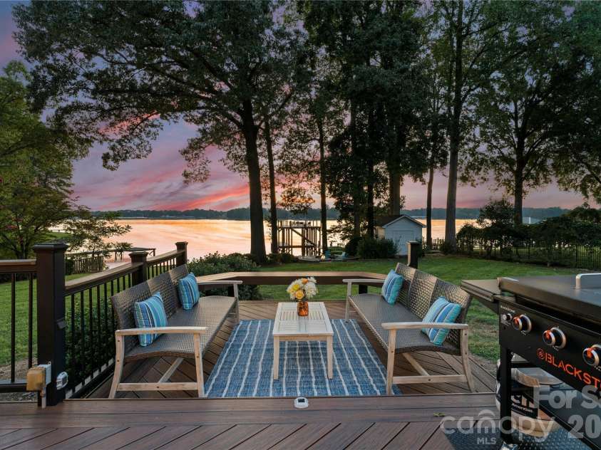 138 Lakefront Drive, Mooresville, NC 28117.  MLS# CAR4359018, YatesRealty ID 17675. 