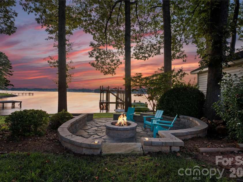 138 Lakefront Drive, Mooresville, NC 28117.  MLS# CAR4359018, YatesRealty ID 17675. 
