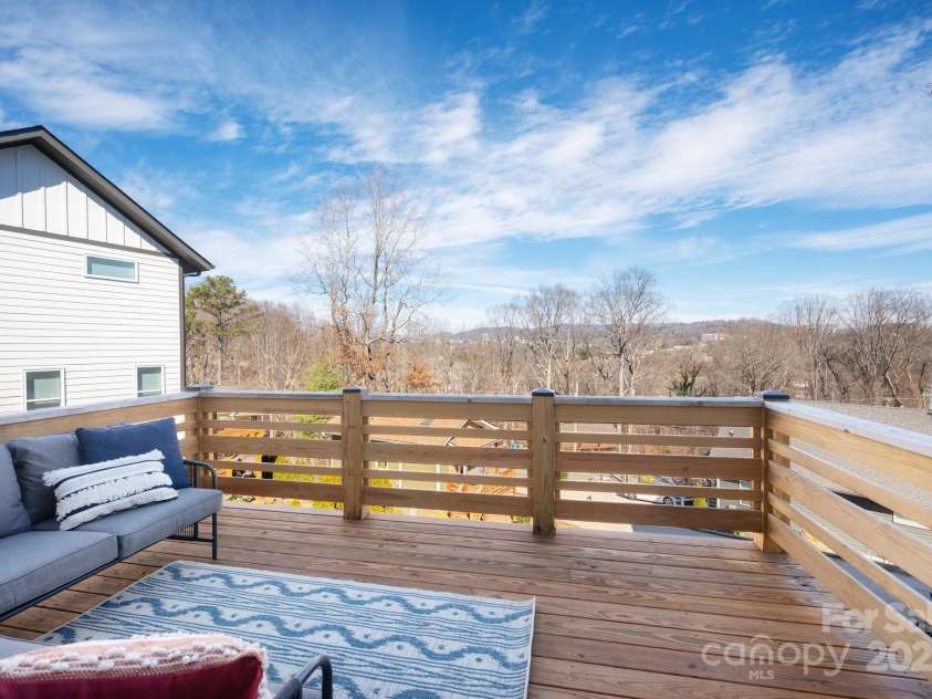 20 Tahkieostie Trail, Asheville, NC 28806.  MLS# CAR4221913, YatesRealty ID 17675. City and mountain views