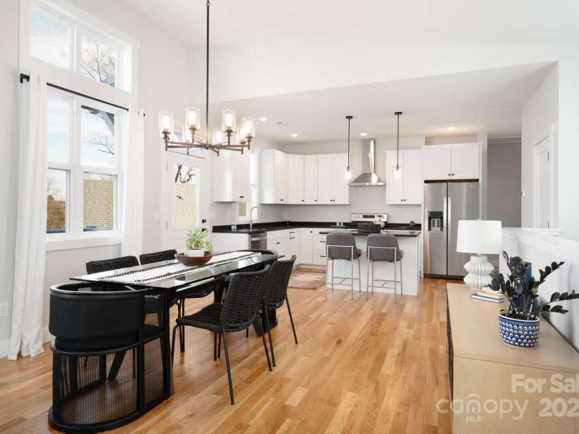 20 Tahkieostie Trail, Asheville, NC 28806.  MLS# CAR4221913, YatesRealty ID 17675. Light-filled open floor