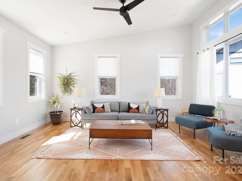20 Tahkieostie Trail, Asheville, NC 28806.  MLS# CAR4221913, YatesRealty ID 17675. Living room on main level