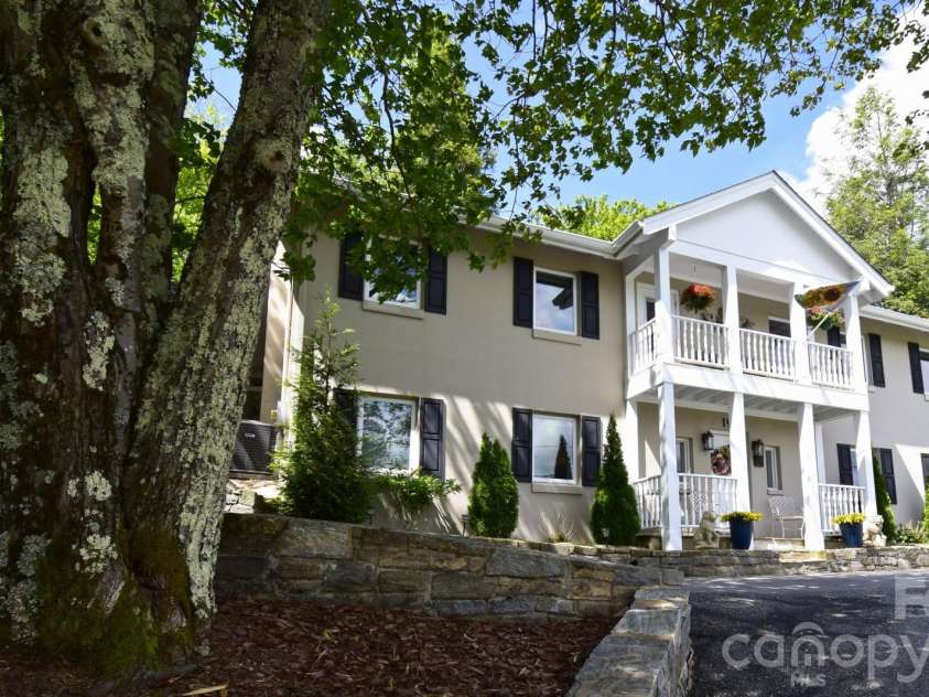 195 Fairway Lane, Blowing Rock, NC 28605.  MLS# CAR4376805, YatesRealty ID 17676. 