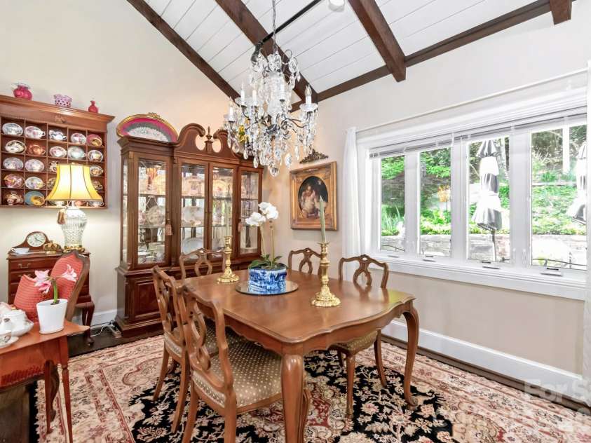 195 Fairway Lane, Blowing Rock, NC 28605.  MLS# CAR4376805, YatesRealty ID 17676. 