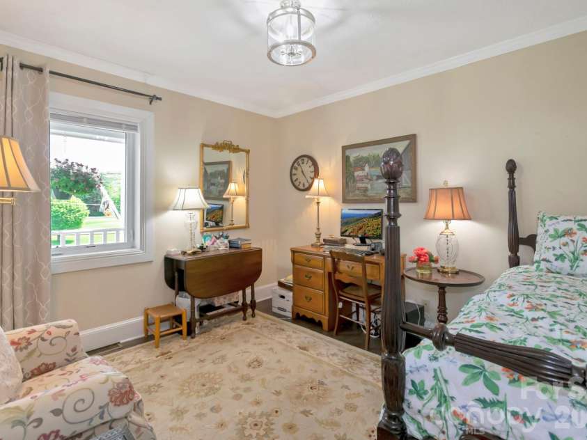 195 Fairway Lane, Blowing Rock, NC 28605.  MLS# CAR4376805, YatesRealty ID 17676. 