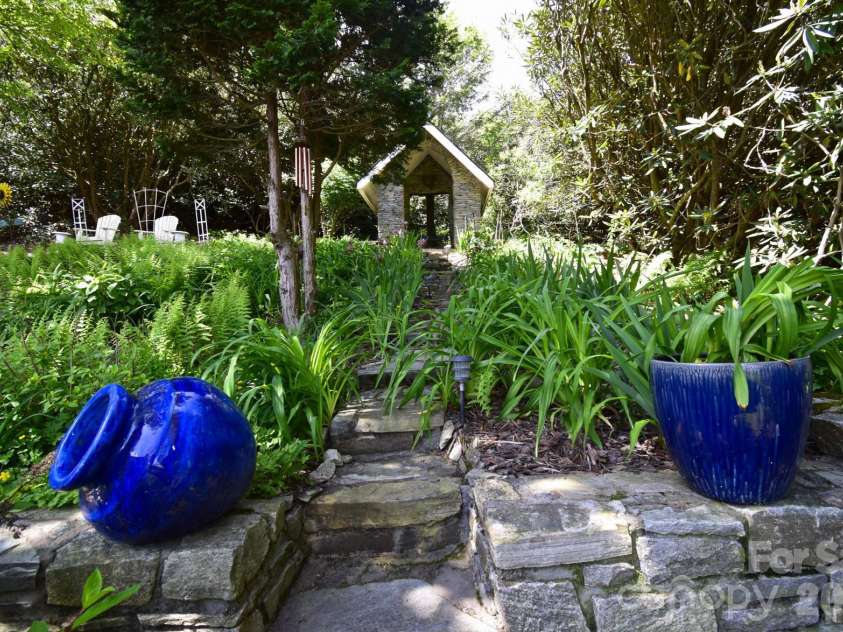 195 Fairway Lane, Blowing Rock, NC 28605.  MLS# CAR4376805, YatesRealty ID 17676. 