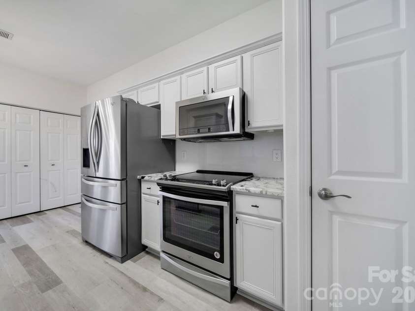 14721 Lions Pride Court, Charlotte, NC 28273.  MLS# CAR4396371, YatesRealty ID 17677. 