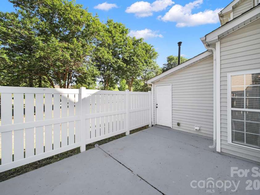 14721 Lions Pride Court, Charlotte, NC 28273.  MLS# CAR4396371, YatesRealty ID 17677. 