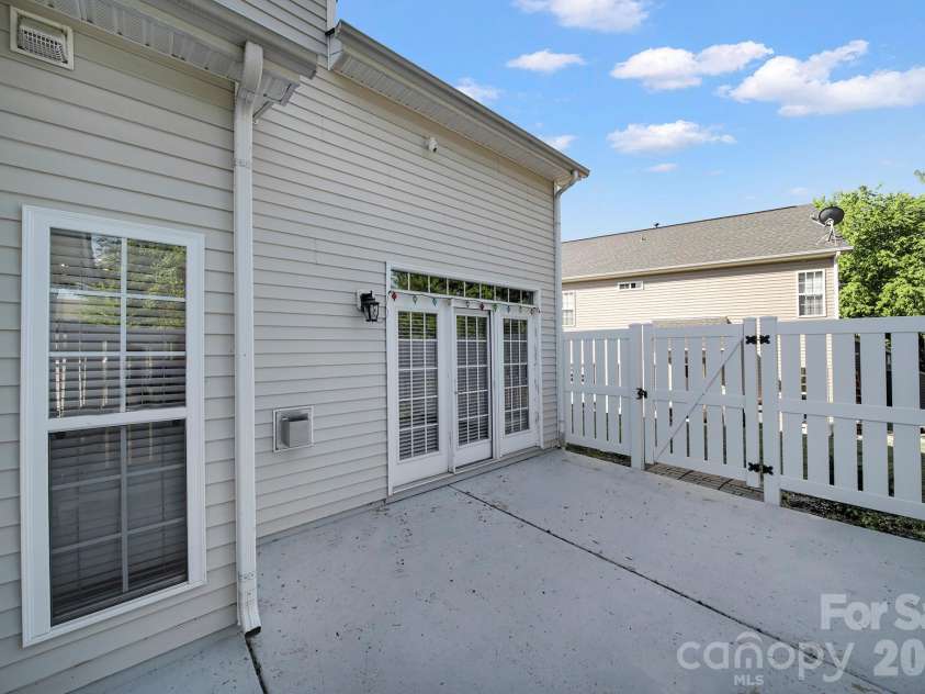 14721 Lions Pride Court, Charlotte, NC 28273.  MLS# CAR4396371, YatesRealty ID 17677. 