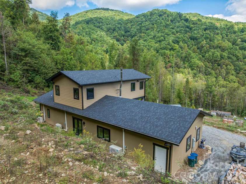 945 Roaring Fork Road, Hot Springs, NC 28743.  MLS# CAR4307267, YatesRealty ID 17678. 