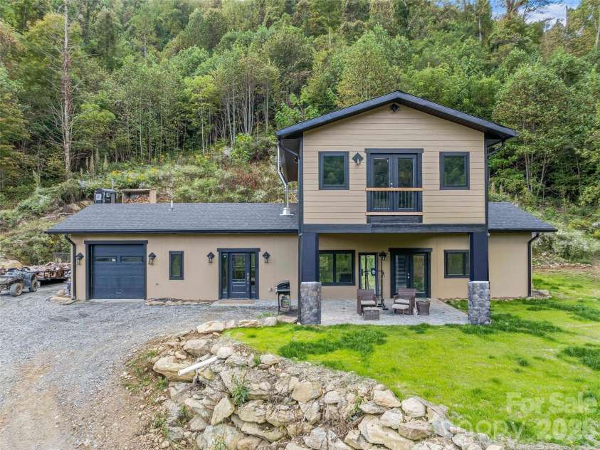 945 Roaring Fork Road, Hot Springs, NC 28743.  MLS# CAR4307267, YatesRealty ID 17678. 