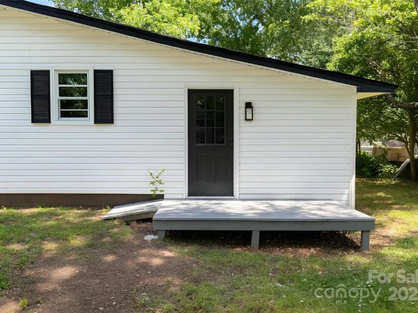 1401 Woodman Hall Street, Shelby, NC 28152.  MLS# CAR4311885, YatesRealty ID 17679. 