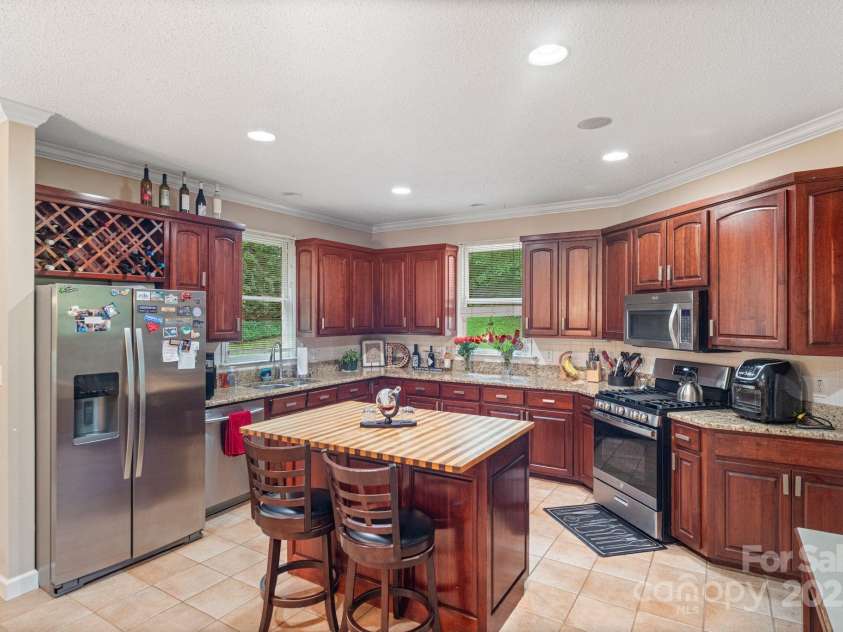 104 Belvedere Drive, Morganton, NC 28655.  MLS# CAR4254900, YatesRealty ID 1768. 
