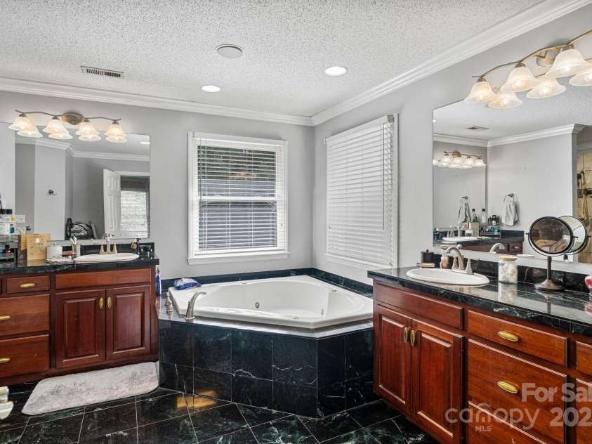 104 Belvedere Drive, Morganton, NC 28655.  MLS# CAR4254900, YatesRealty ID 1768. 