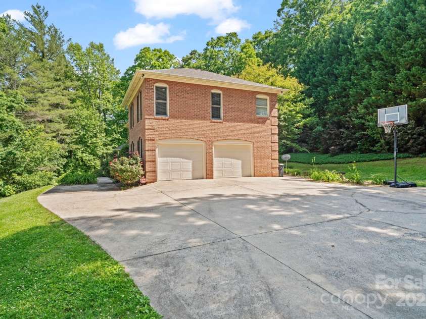 104 Belvedere Drive, Morganton, NC 28655.  MLS# CAR4254900, YatesRealty ID 1768. 