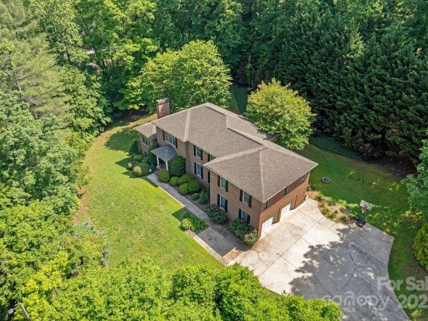 104 Belvedere Drive, Morganton, NC 28655.  MLS# CAR4254900, YatesRealty ID 1768. 