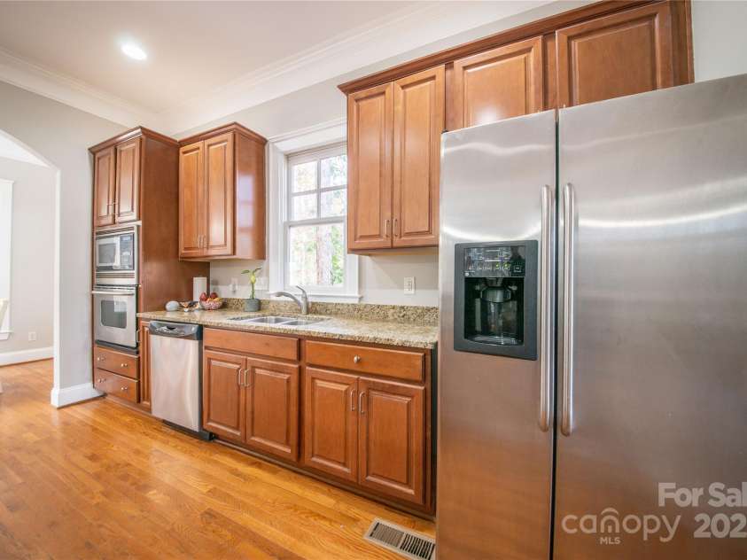 521 Lees Court Street, Charlotte, NC 28211.  MLS# CAR4328746, YatesRealty ID 1768. 