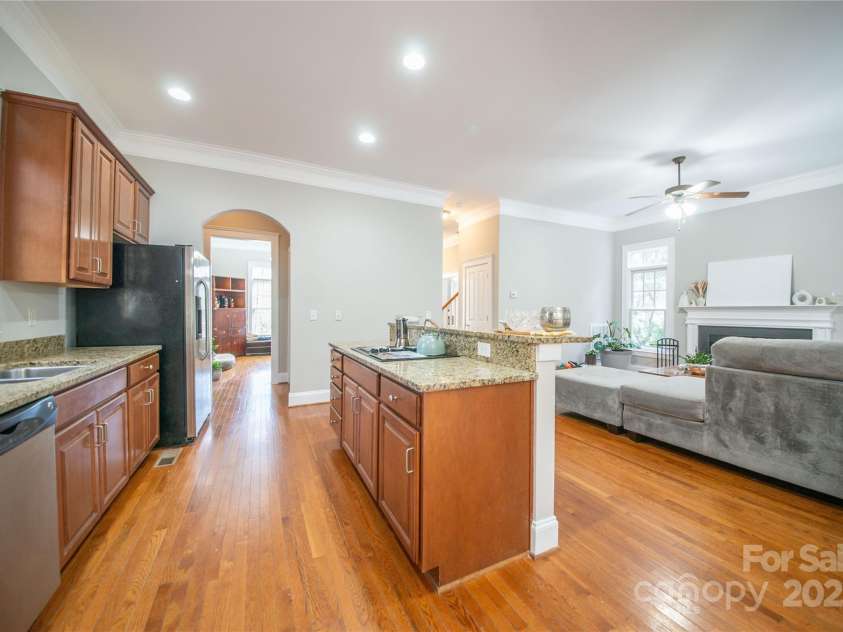 521 Lees Court Street, Charlotte, NC 28211.  MLS# CAR4328746, YatesRealty ID 1768. 