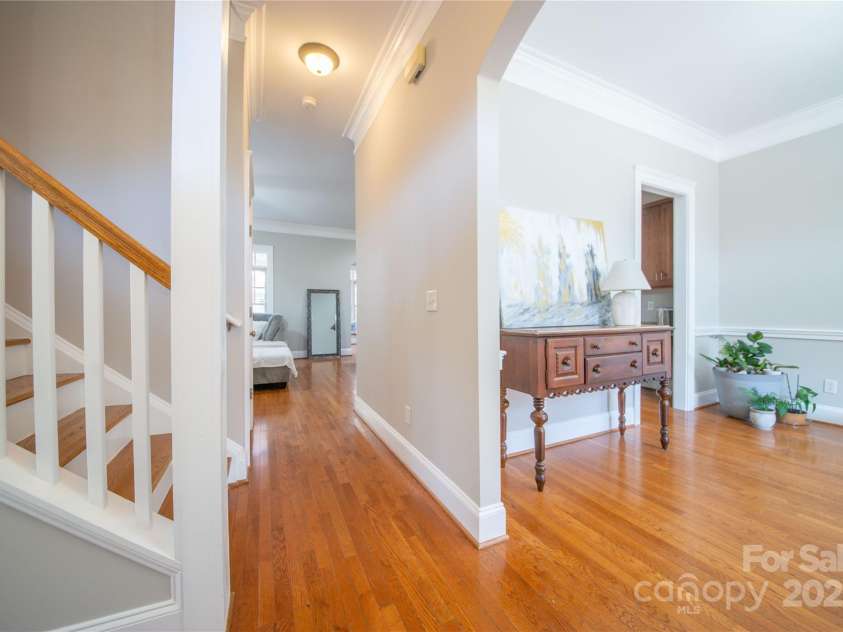 521 Lees Court Street, Charlotte, NC 28211.  MLS# CAR4328746, YatesRealty ID 1768. Entry view