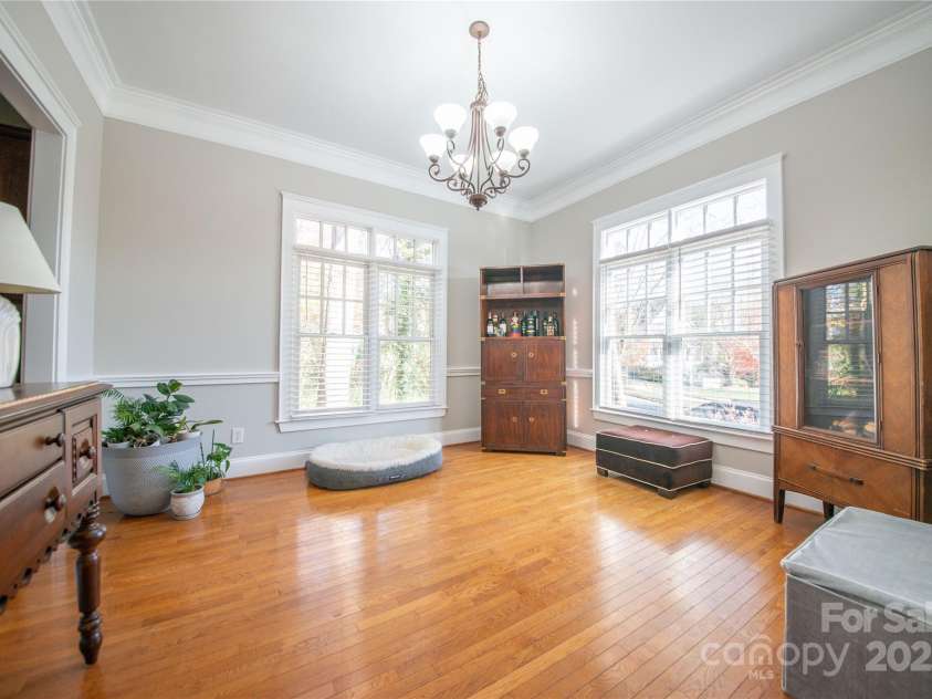521 Lees Court Street, Charlotte, NC 28211.  MLS# CAR4328746, YatesRealty ID 1768. Formal dinning
