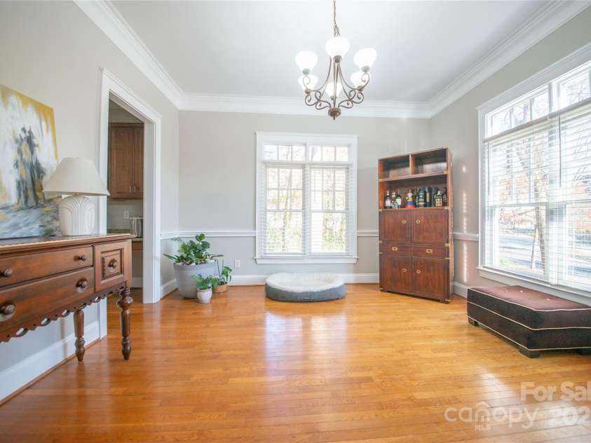 521 Lees Court Street, Charlotte, NC 28211.  MLS# CAR4328746, YatesRealty ID 1768. Formal dinning