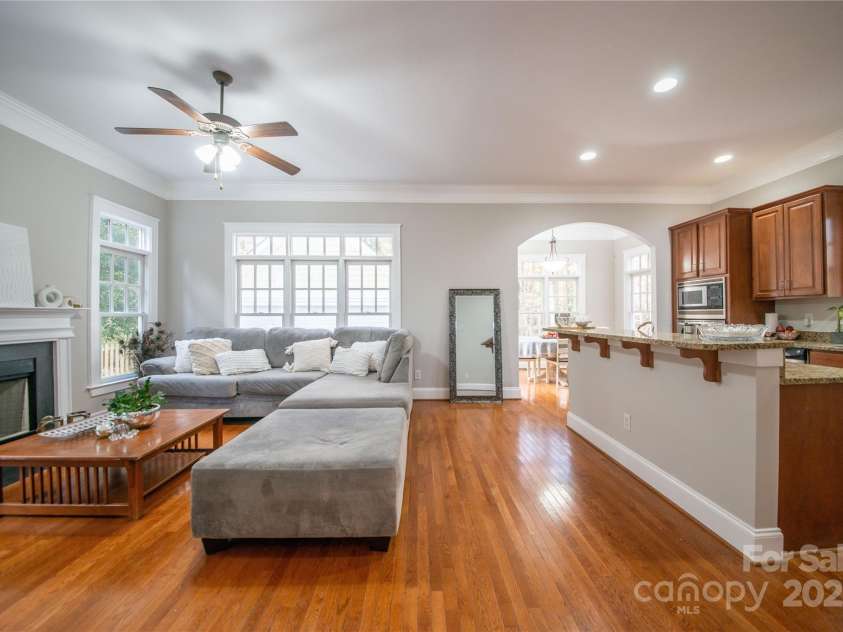 521 Lees Court Street, Charlotte, NC 28211.  MLS# CAR4328746, YatesRealty ID 1768. Living room